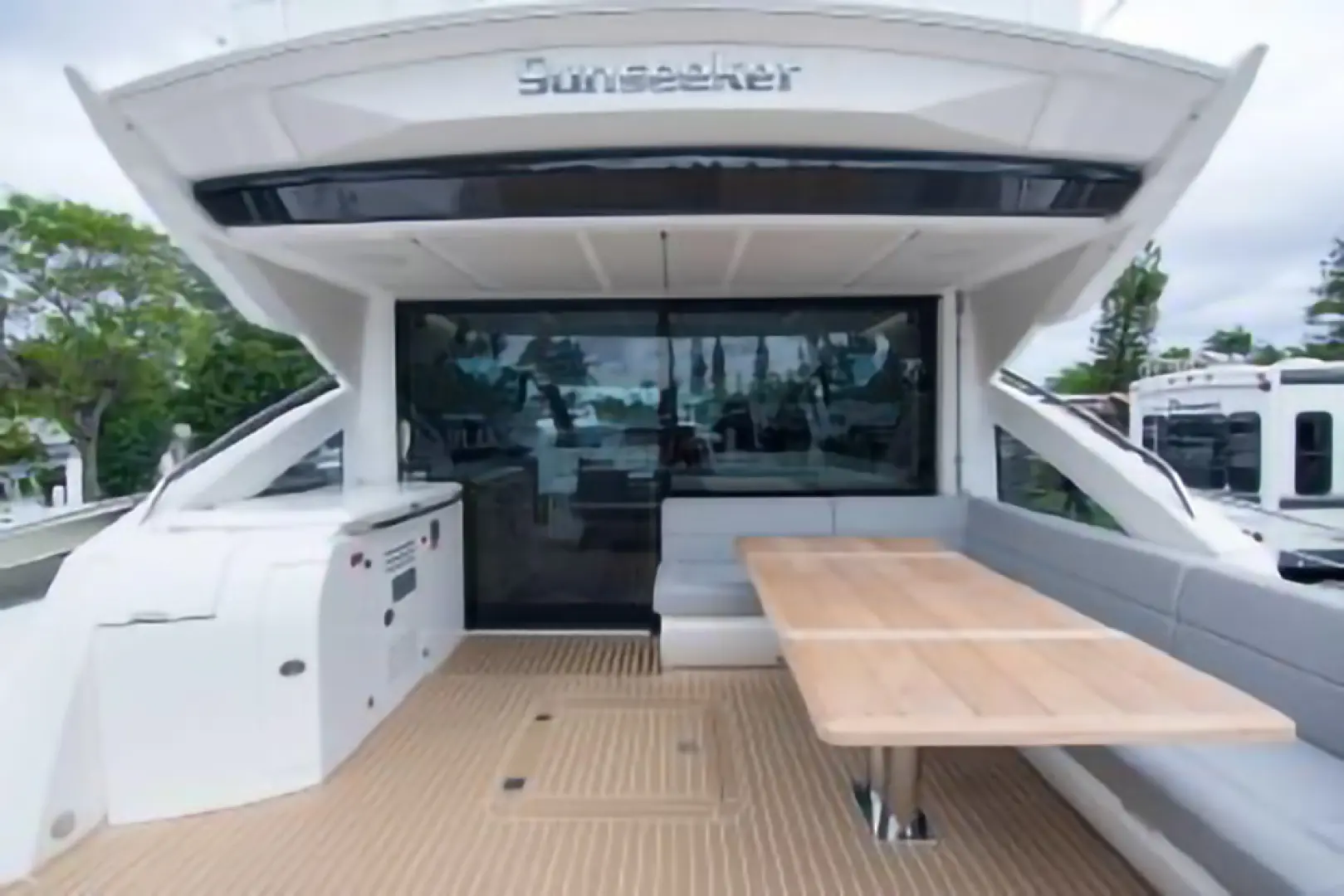 2018 Sunseeker predator