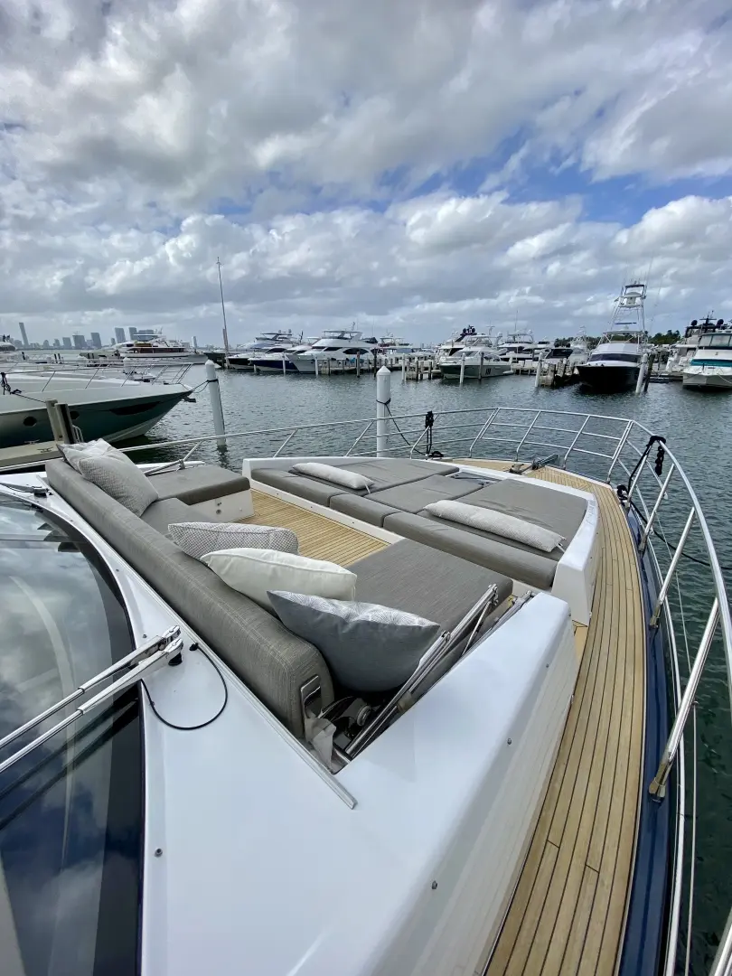 2018 Azimut flybridge