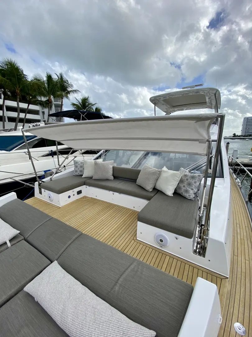 2018 Azimut flybridge