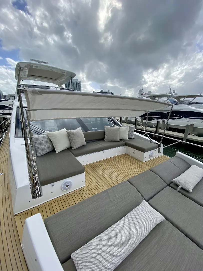 2018 Azimut flybridge