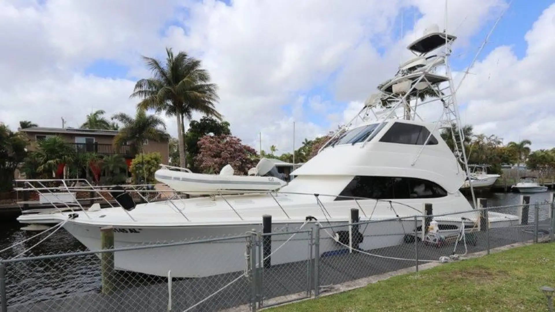 2004 Riviera enclosed flybridge