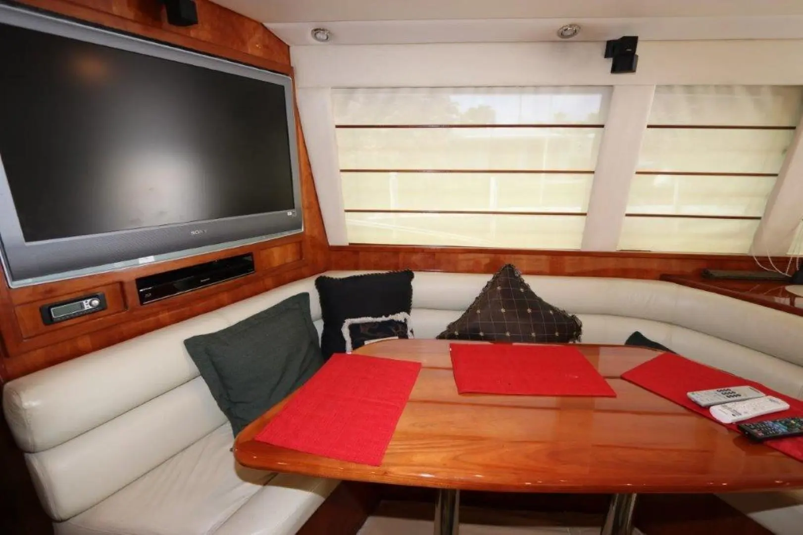 2004 Riviera enclosed flybridge