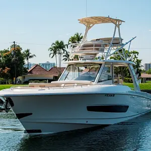 2016 Boston Whaler 420 Outrage