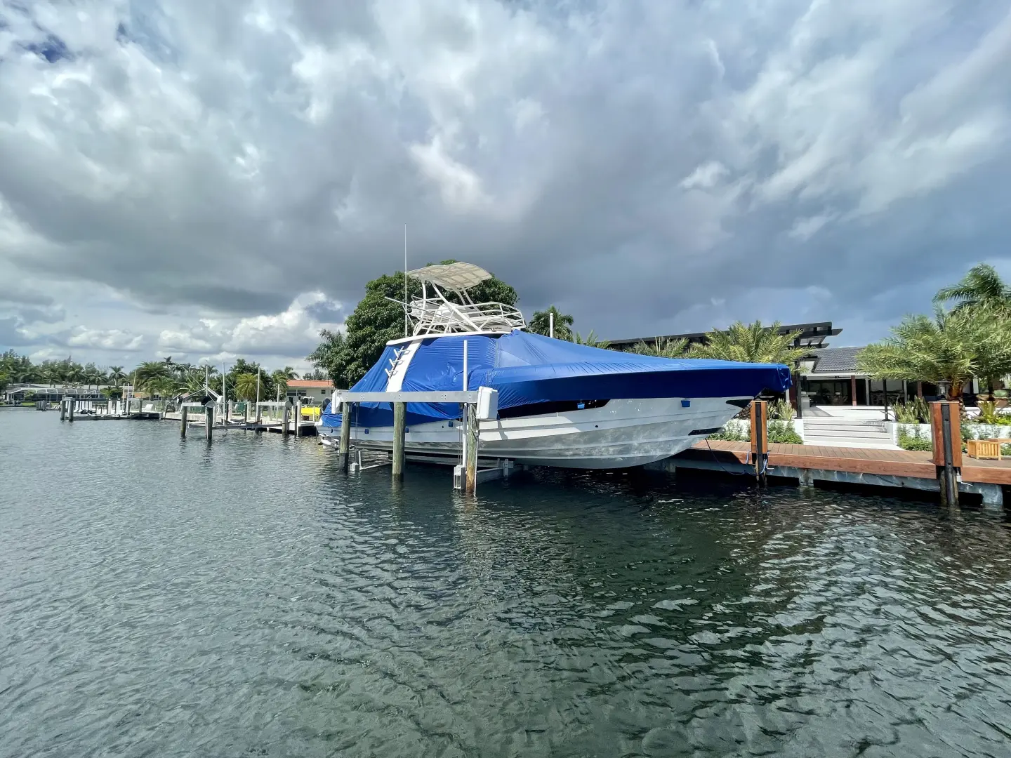 2016 Boston Whaler 420 outrage