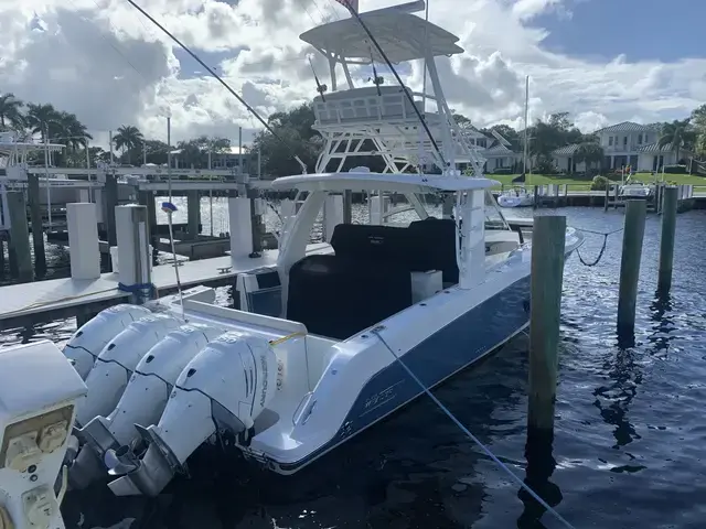 Boston Whaler 420 Outrage