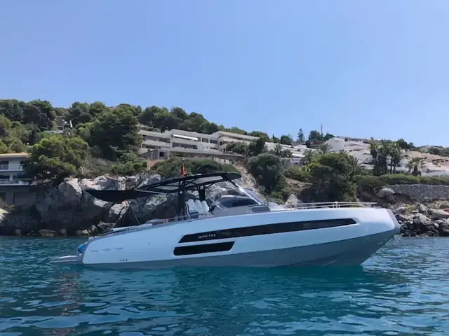 Invictus 370 Gt