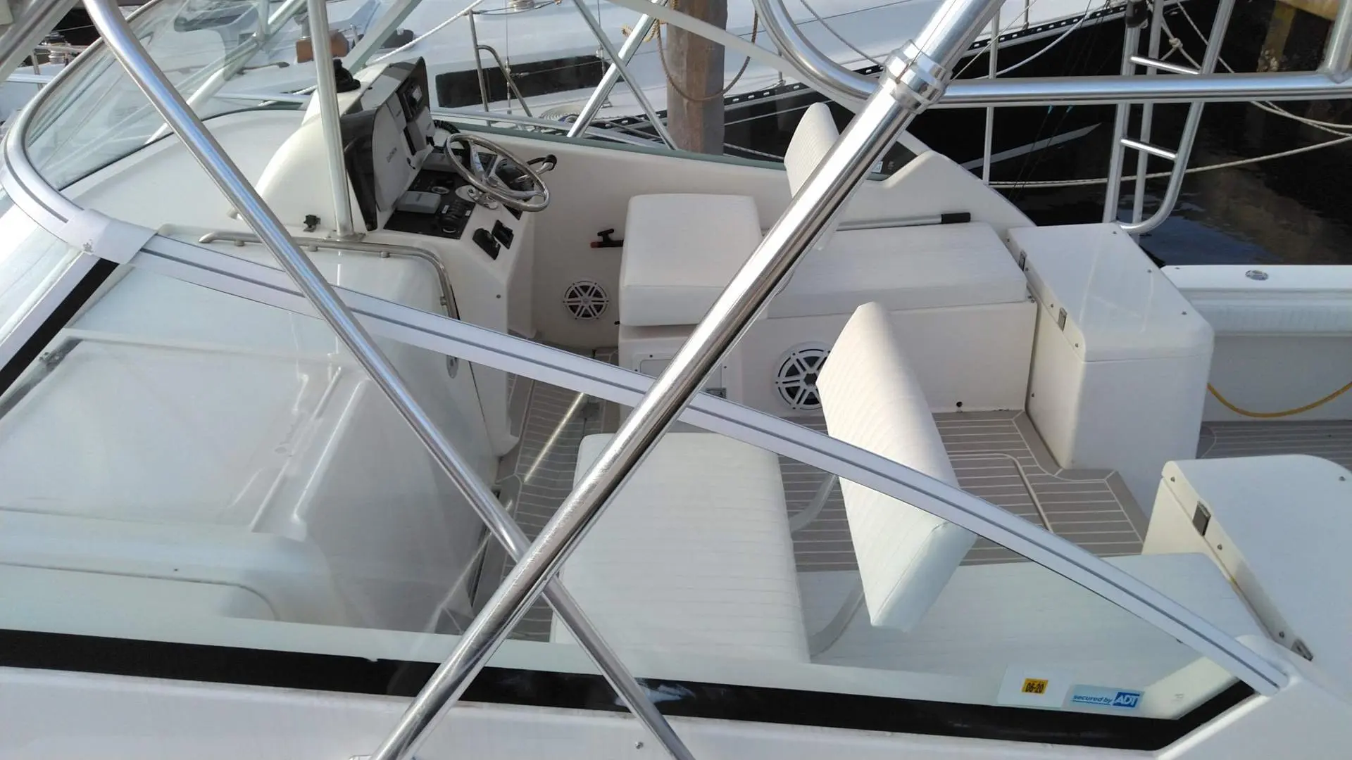 2007 Luhrs 31 open