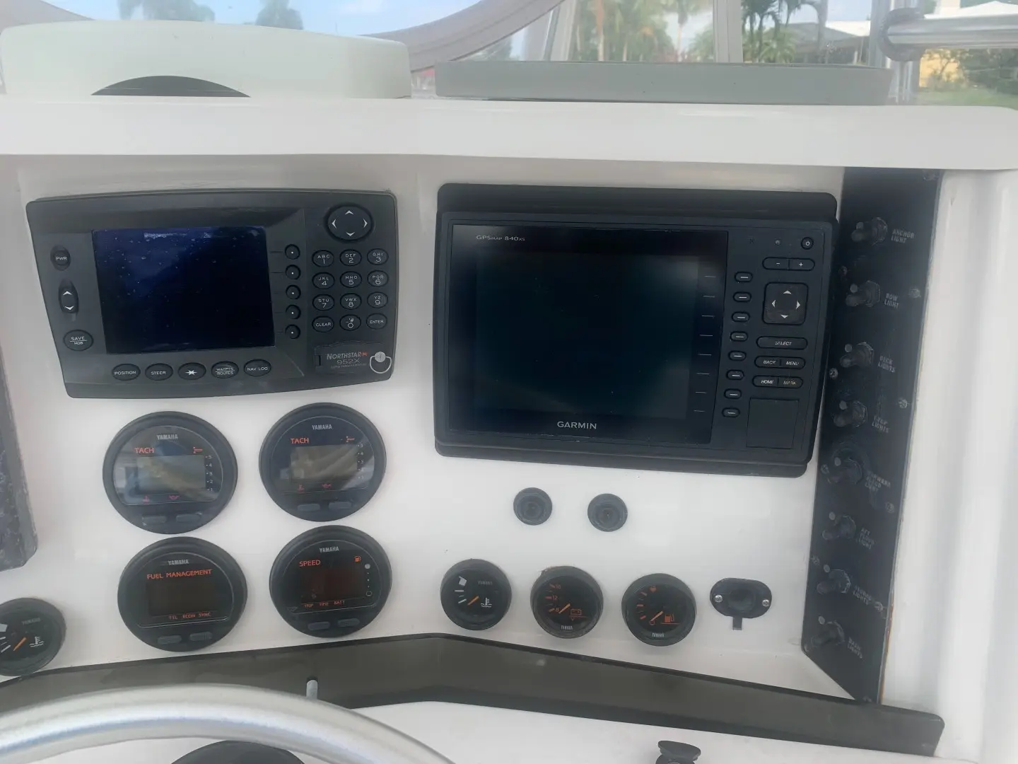 2001 Venture 34 center console