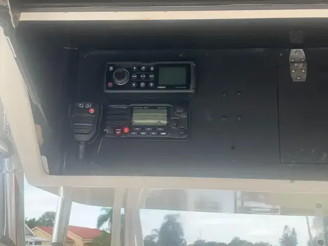 Venture 34 Center Console