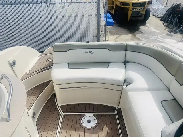 Sea Ray 240 Sundeck