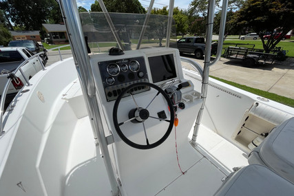 Key West 2220 Center Console