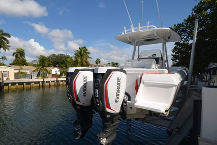 Intrepid 300 Center Console