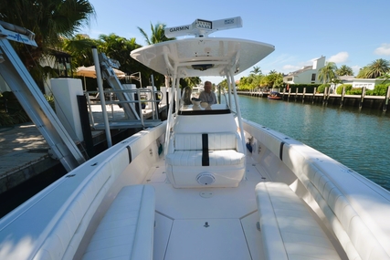 Intrepid 300 Center Console