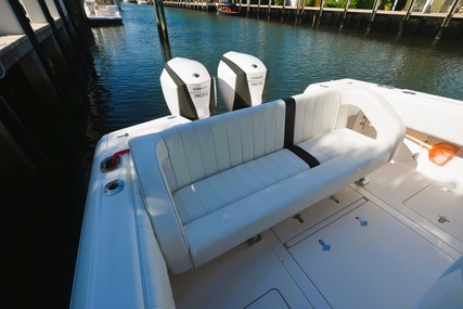 Intrepid 300 Center Console