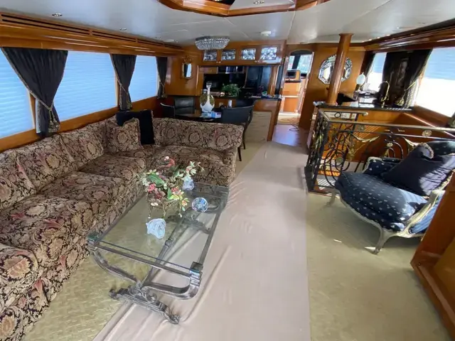 Hatteras Motor Yacht Sport Deck