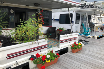 Catamaran Cruisers 55 Houseboat