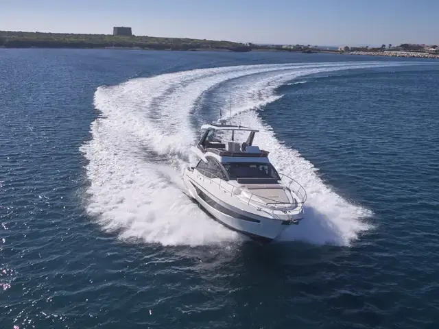 Astondoa Flybridge 52