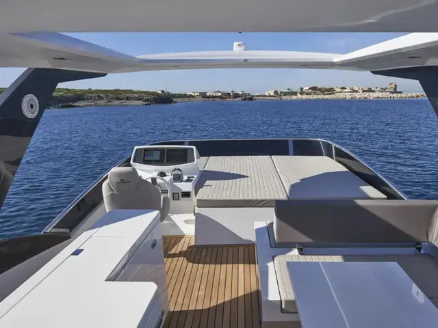 Astondoa Flybridge 52