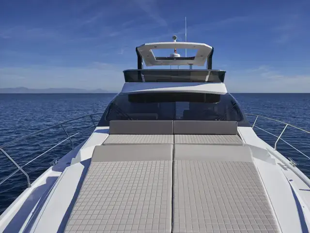 Astondoa Flybridge 52