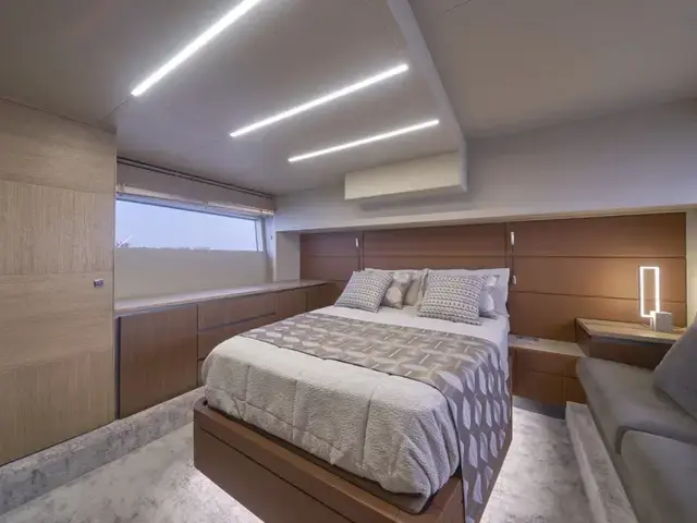 Astondoa Flybridge 52