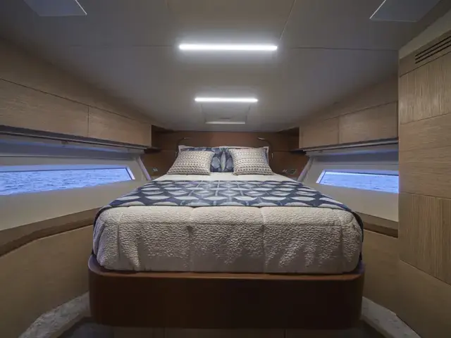 Astondoa Flybridge 52