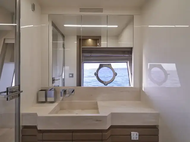 Astondoa Flybridge 52