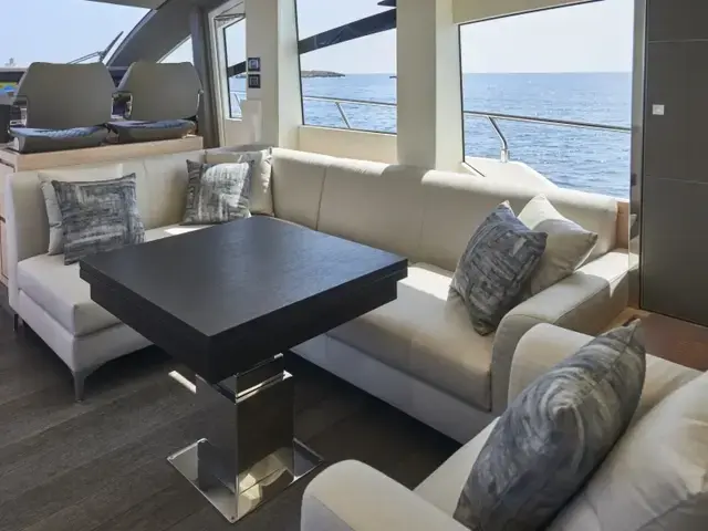 Astondoa Flybridge 66