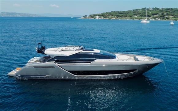 Ferretti Yachts 88 Folgore