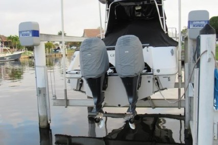 Robalo R 265 Walkaround