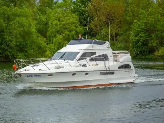 Birchwood Boats Crusader 400 Flybridge