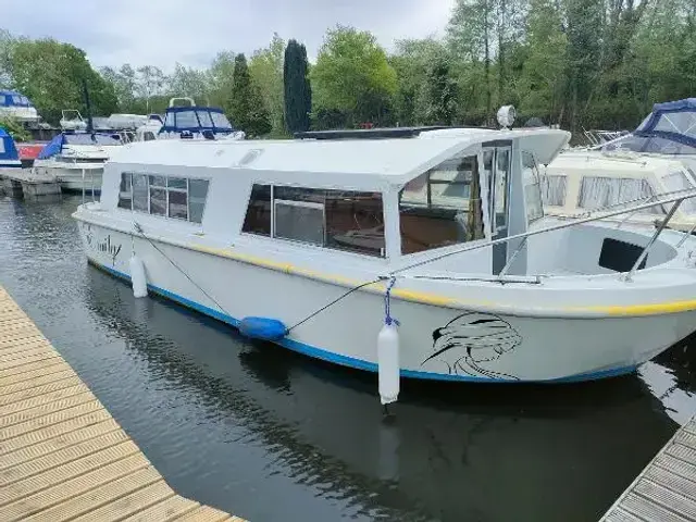 Norfolk Bounty 30 Broads Cruiser