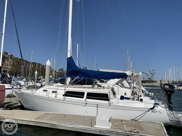 Islander Sailboats Bahama 30