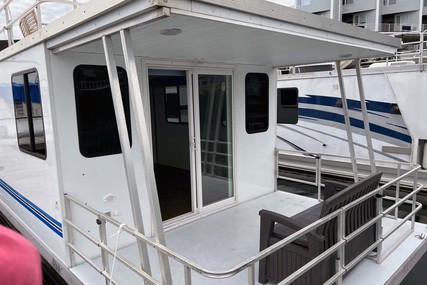 Catamaran Cruisers Houseboat