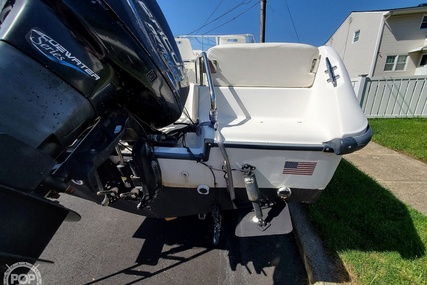 Boston Whaler 21 Conquest