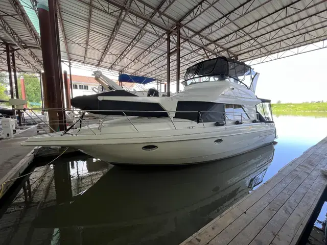 Cruisers Yachts 3585 Flybridge