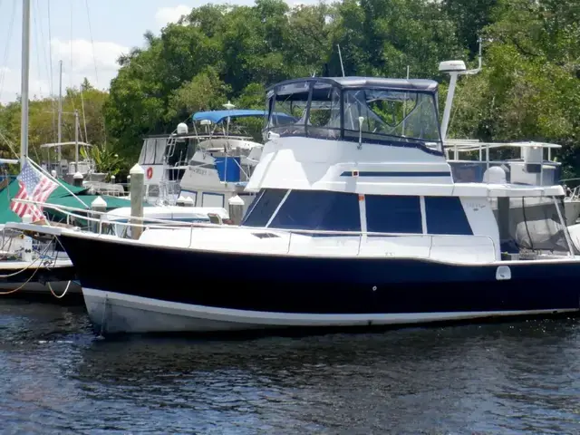 Mainship Boats 390 Performance Trawler