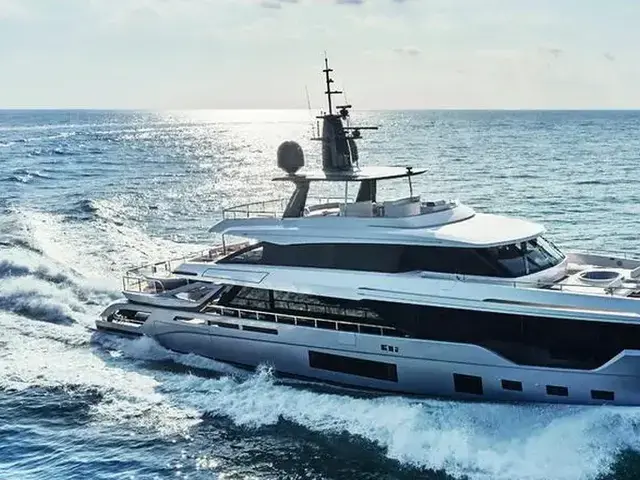 Azimut Grande Trideck