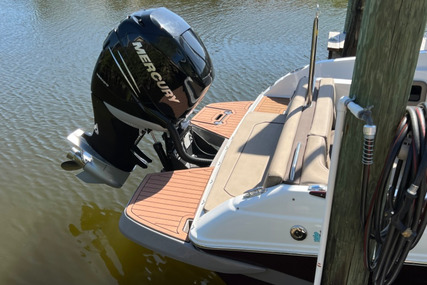 Rinker Q7