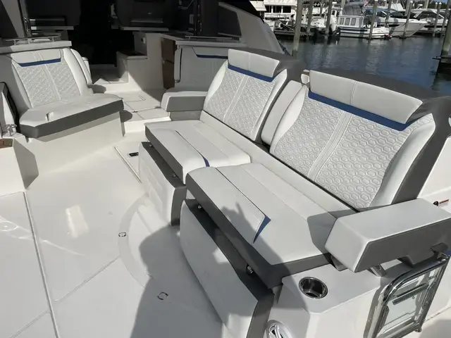 Tiara Yachts 43 Le