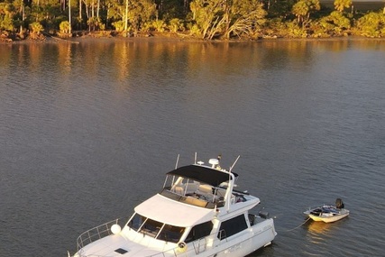 Navigator 53 pilothouse