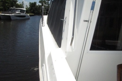 Navigator 53 pilothouse