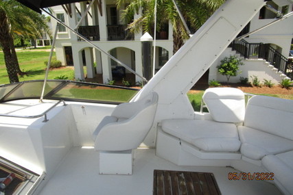 Navigator 53 pilothouse