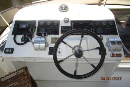 Navigator 53 pilothouse