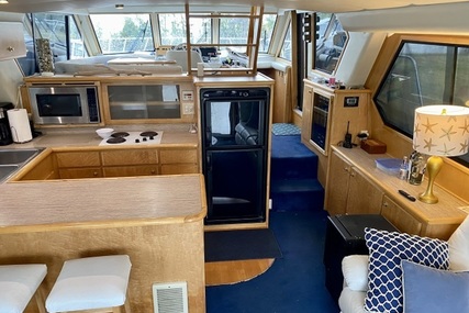 Navigator 53 pilothouse