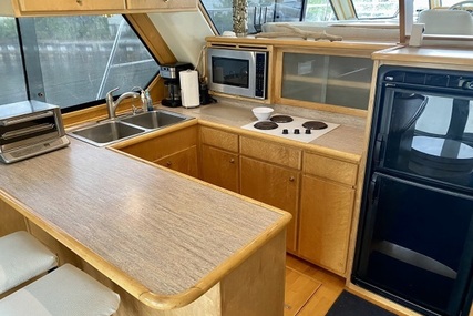 Navigator 53 pilothouse