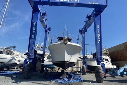 Navigator 53 pilothouse