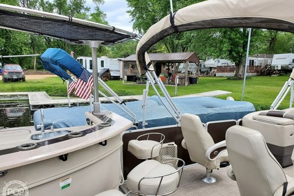 Premier Pontoons 260 Grand Entertainer PTX