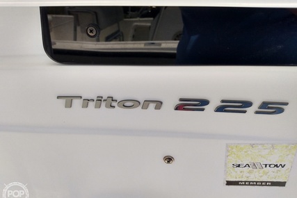 Sea Hunt Triton 225