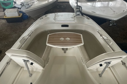 Boston Whaler 270 Dauntless