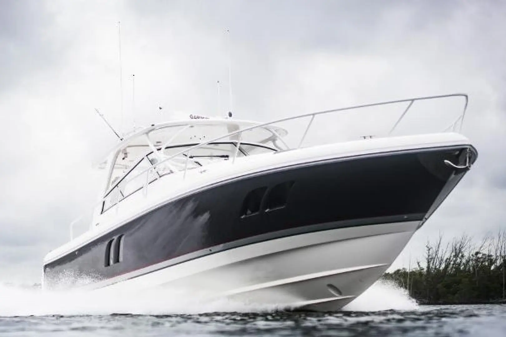 2019 Intrepid 475 sport yacht